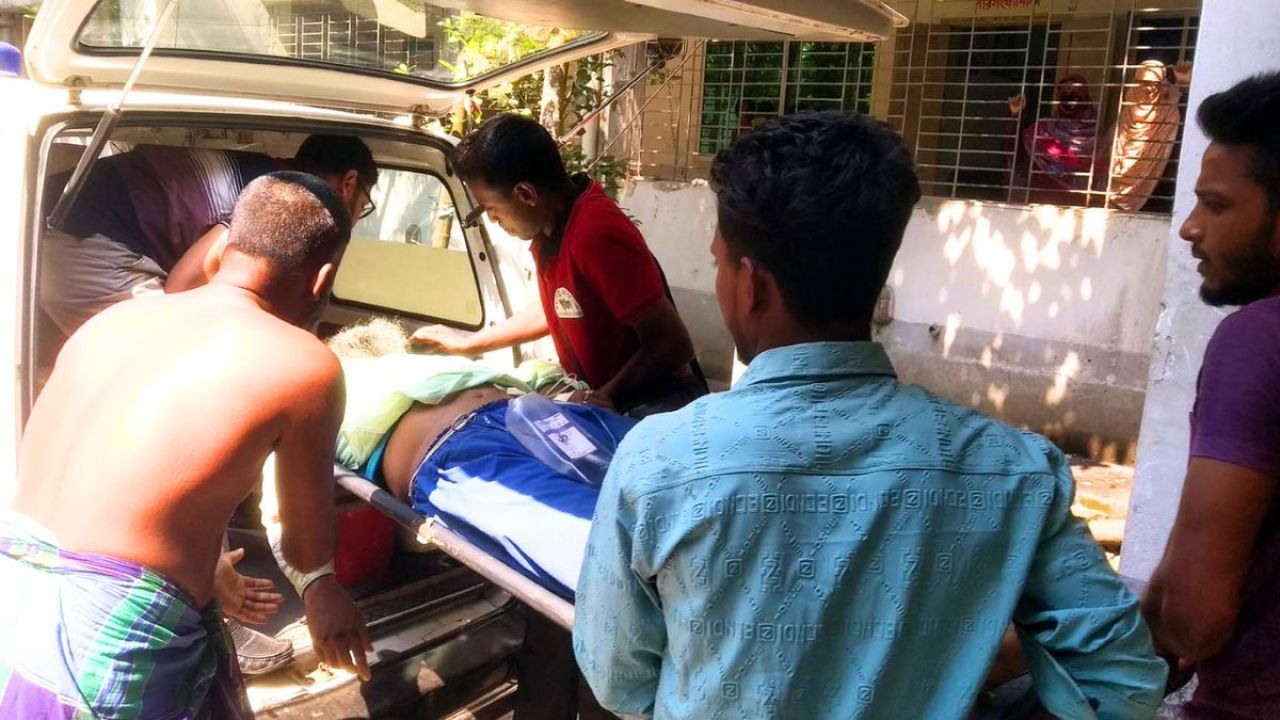 পাম্পে তেল নিতে যাওয়ার পথে বাসের ধাক্কায় পল্লী চিকিৎসক নিহত