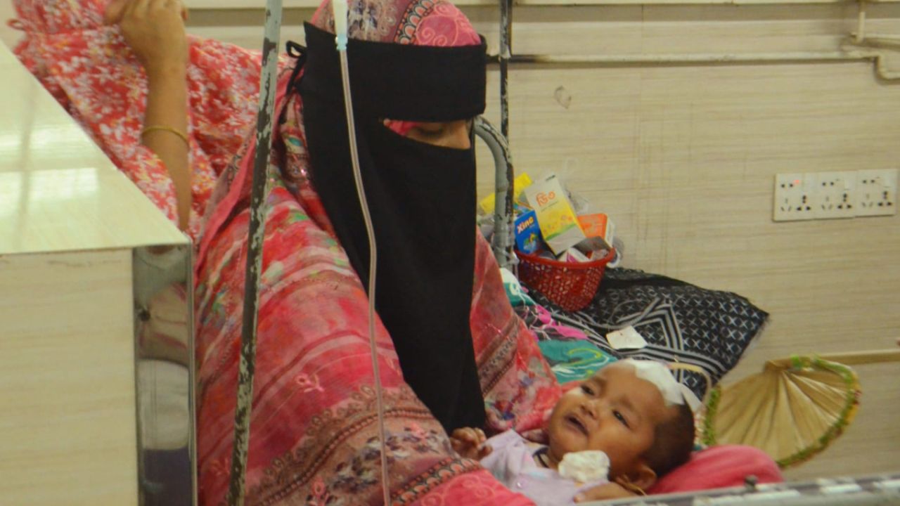 হামের উপসর্গে হাসপাতালে শিশুদের ভিড়, শয্যা সংকটে দিশেহারা অভিভাবক