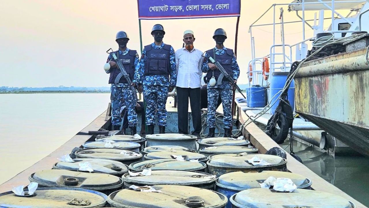 ভোলায় ৪ হাজার লিটার অবৈধ ডিজেল জব্দ করল কোস্টগার্ড