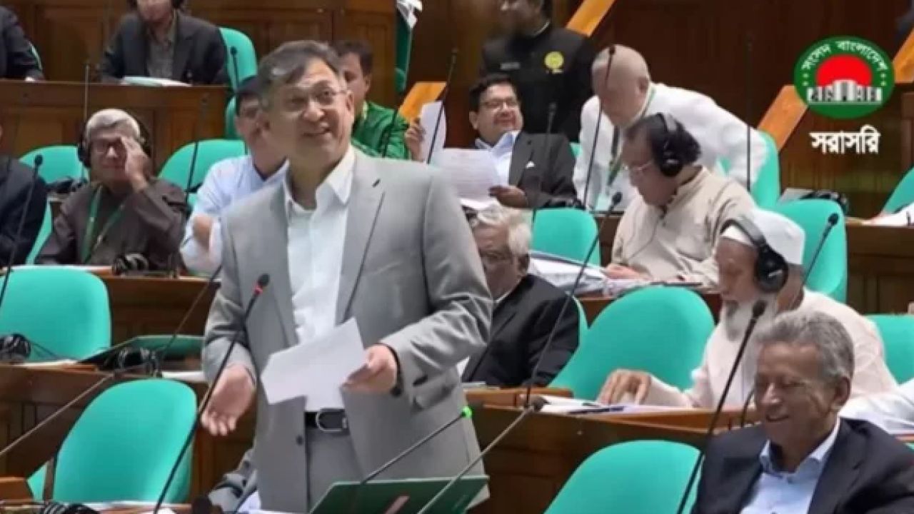 ‘এখন আবার শেখ হাসিনা বলতে হচ্ছে’, হেসে বললেন স্বরাষ্ট্রমন্ত্রী