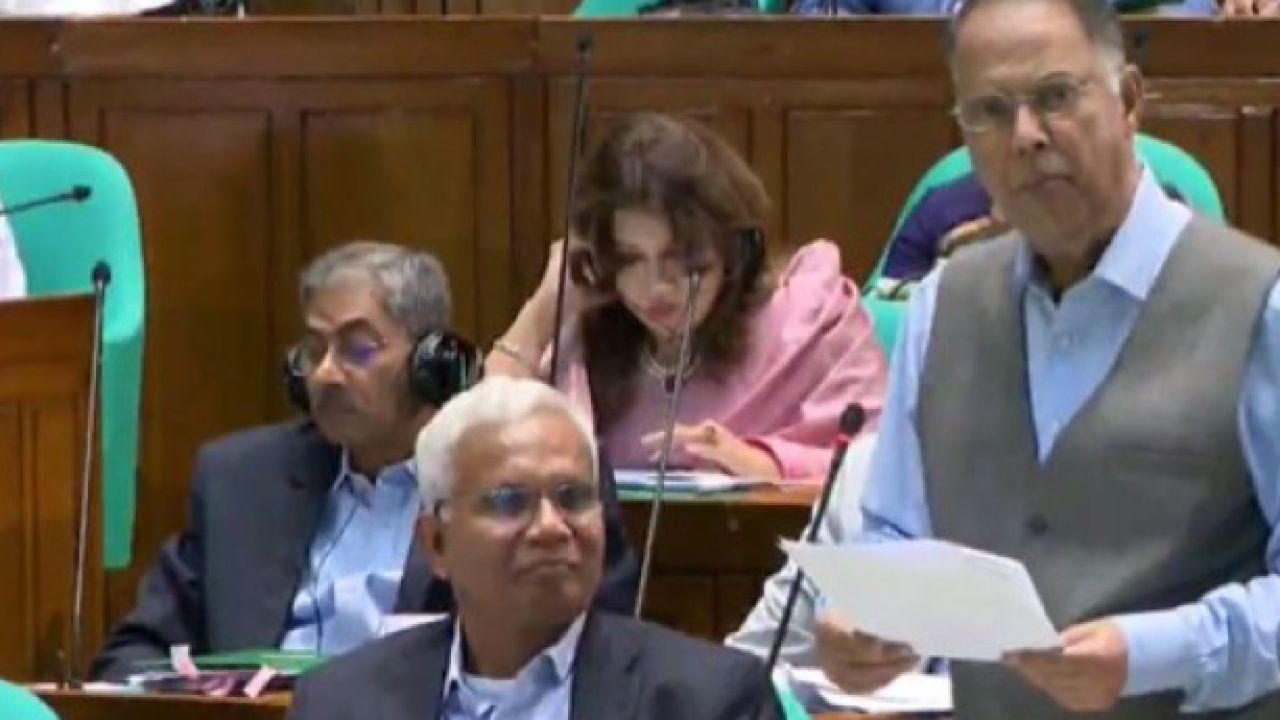 জ্বালানি তেলের দাম ‘প্রয়োজনে’ বাড়ানোর চিন্তা করবে সরকার