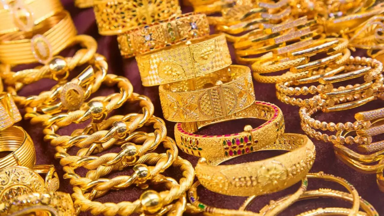 স্বর্ণ বাজার: এক লাফে ভরিতে বাড়লো ৬ হাজার