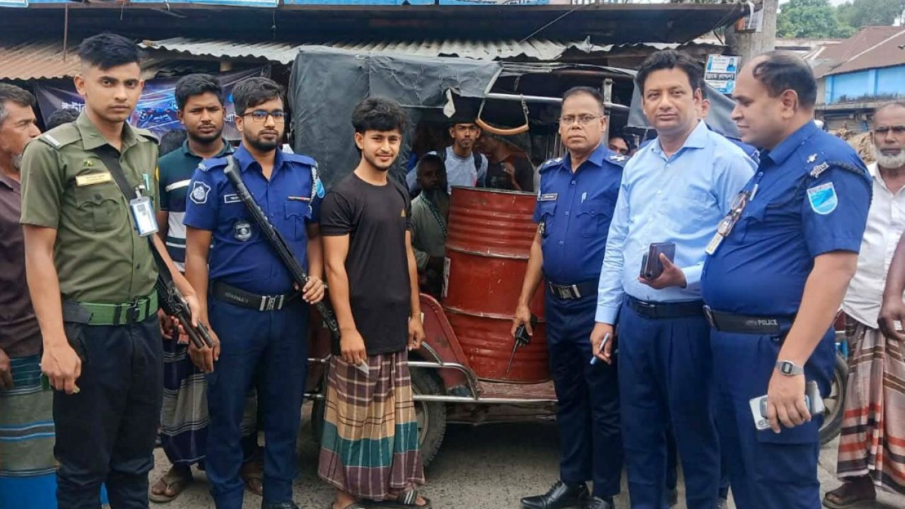 সালথায় ইজিবাইকে পেট্রোল বহন যুবকের জরিমানা