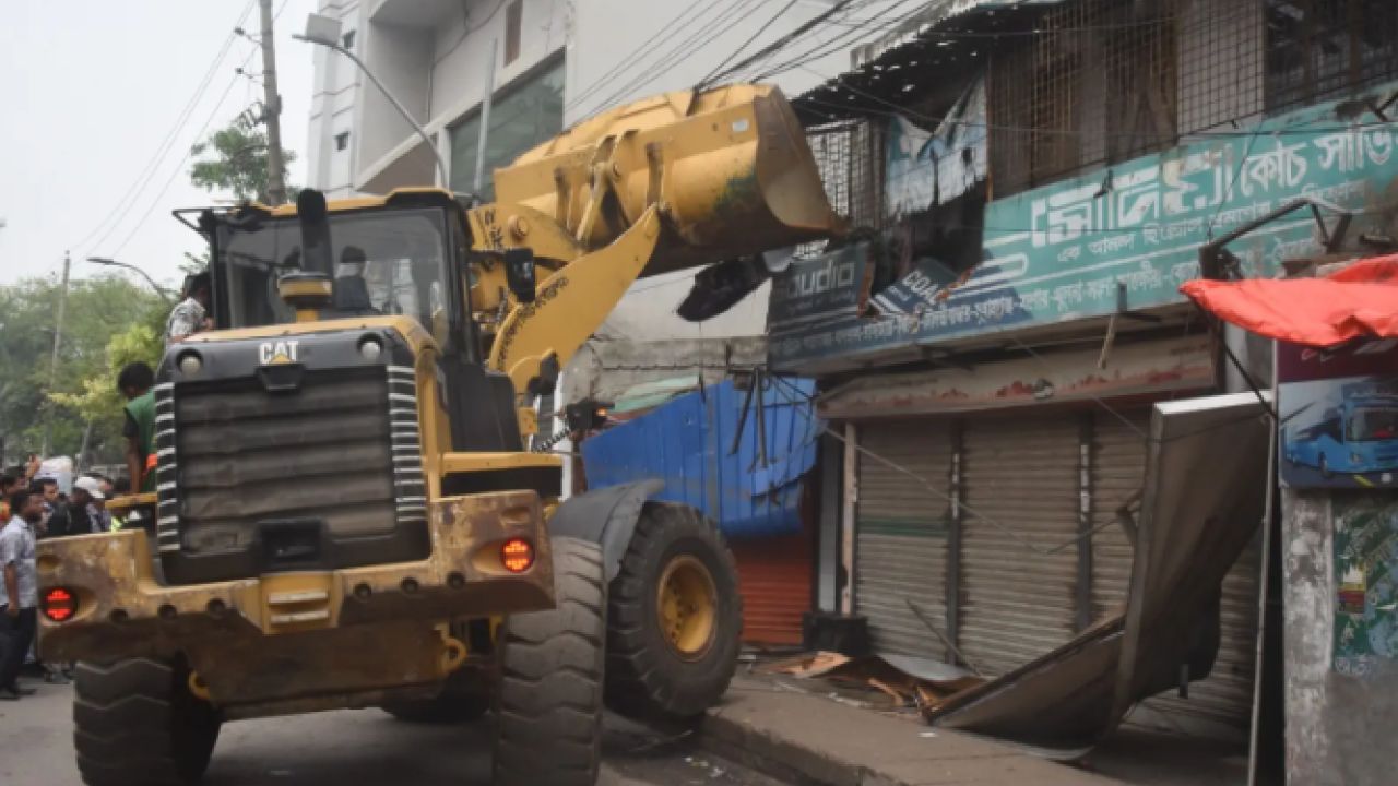 ২৪০ অবৈধ বাস কাউন্টার গুঁড়িয়ে দিচ্ছে ডিএসসিসি