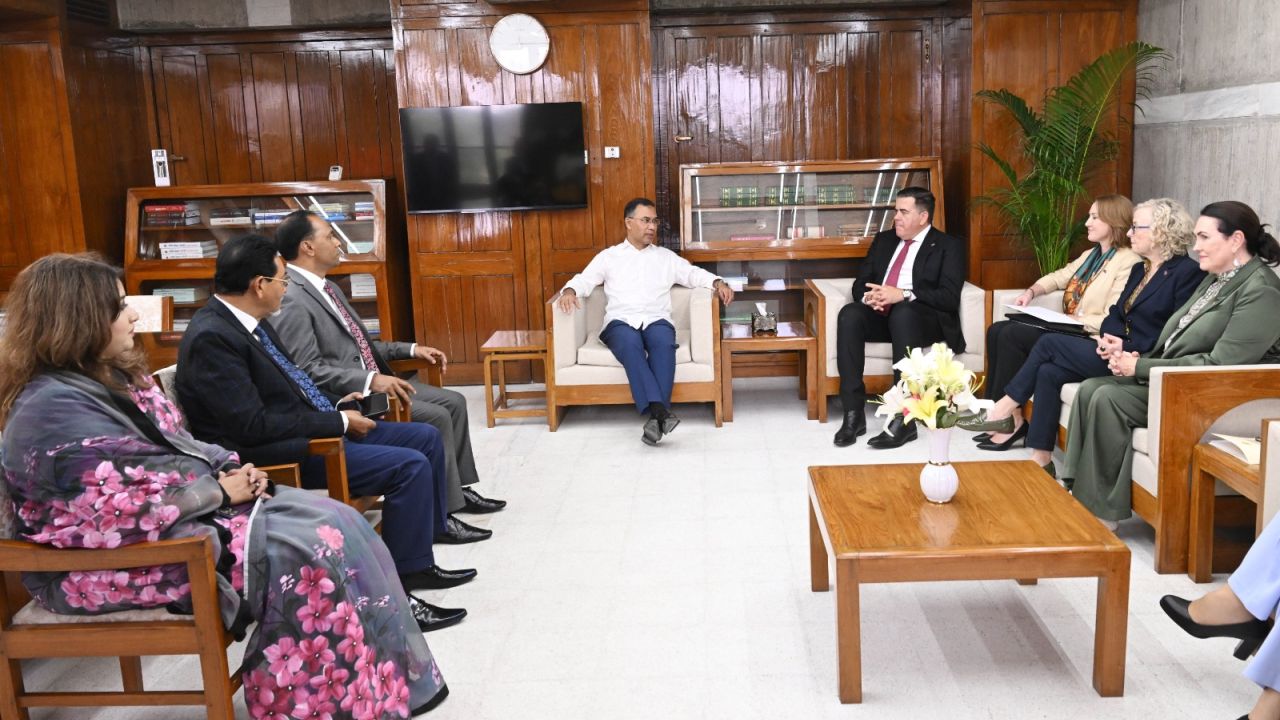 প্রধানমন্ত্রীর সঙ্গে অস্ট্রেলিয়ার স্পিকারের সাক্ষাৎ: দ্বিপক্ষীয় সম্পর্ক জোরদারে গুরুত্ব