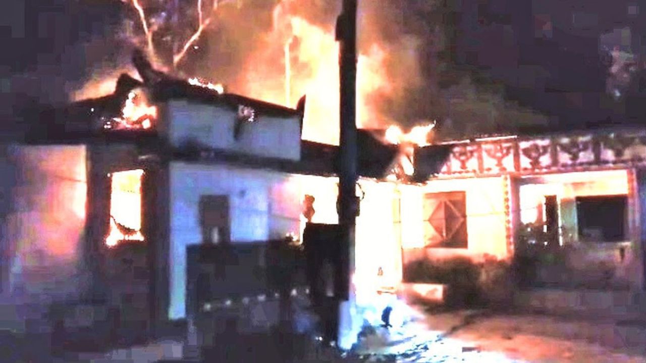 চুনারুঘাটে আগুনে পুড়ল যুবলীগ নেতার বসতঘর