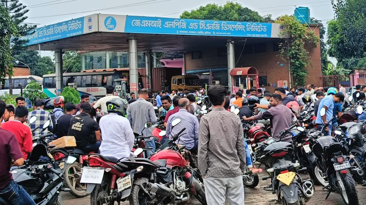 গজারিয়ায় বিভিন্ন পাম্পে ‘কৃত্রিম সংকটের’ অভিযোগ