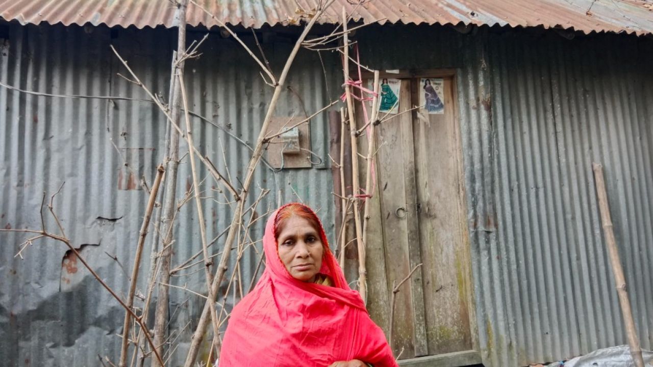 ‘আমার এ ঘর ভাঙিয়াছে যেবা, আমি বাঁধি তার ঘর’ 