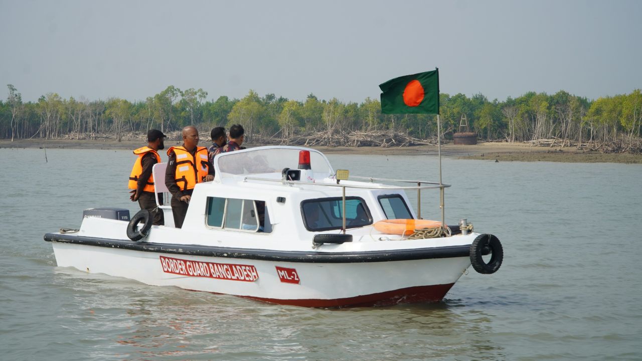 তেল পাচার রোধ ও উৎসবের নিরাপত্তায় কঠোর যশোর রিজিয়ন