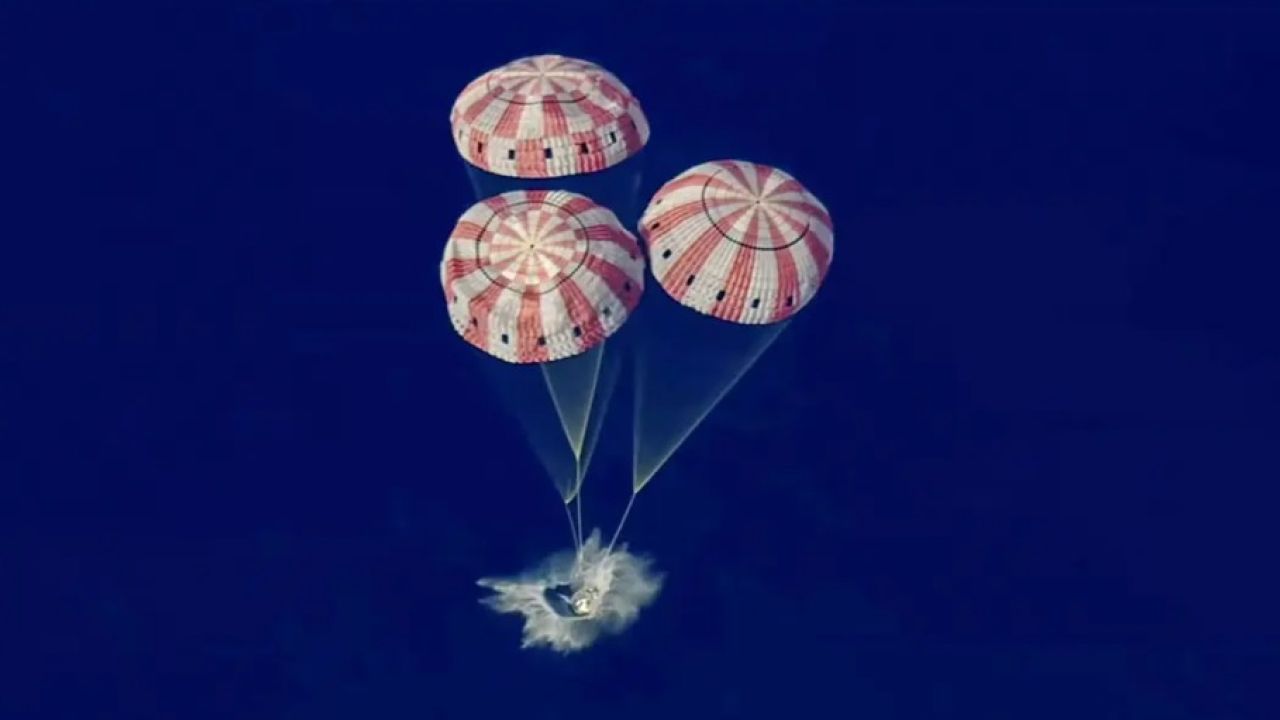 চন্দ্রাভিযান শেষে ফিরলেন নভোচারীরা