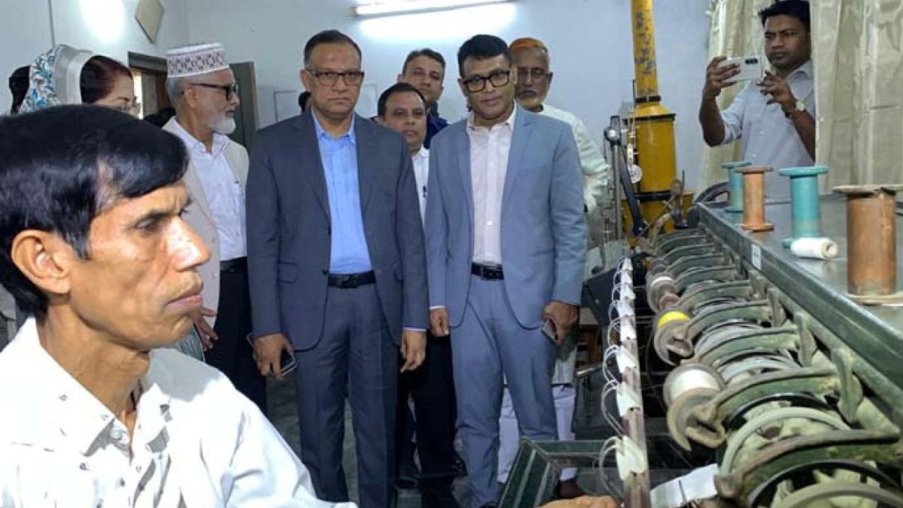 রেশমের গৌরব ফেরাতে কাজ করছে সরকার : বস্ত্র ও পাট প্রতিমন্ত্রী