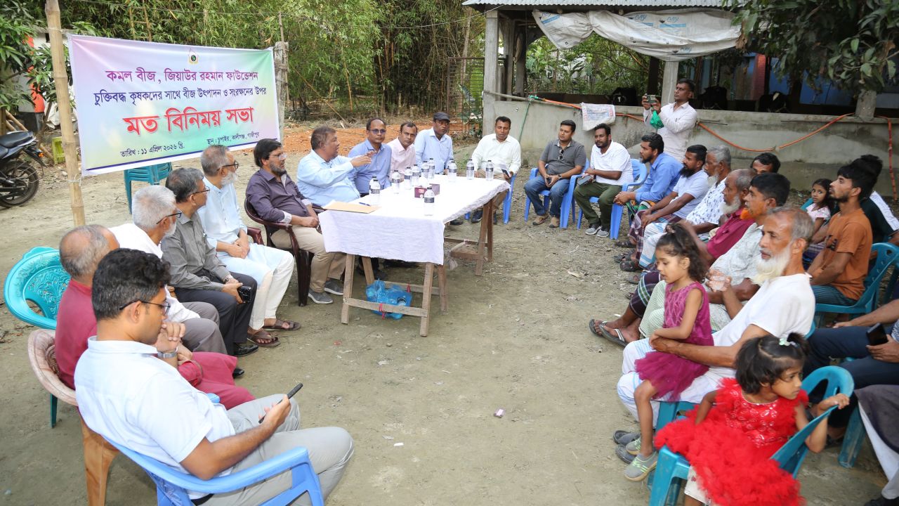 ফসলের মাঠে নতুন আশার বীজ