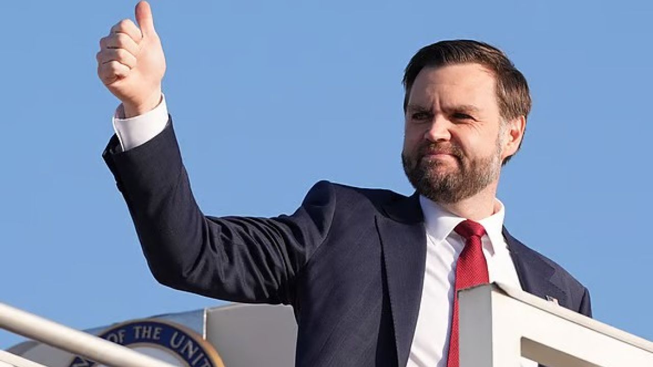 ইরানের কাছে পারমাণবিক অস্ত্র না তৈরির ‘স্পষ্ট অঙ্গীকার’ চাইলেন জেডি ভ্যান্স