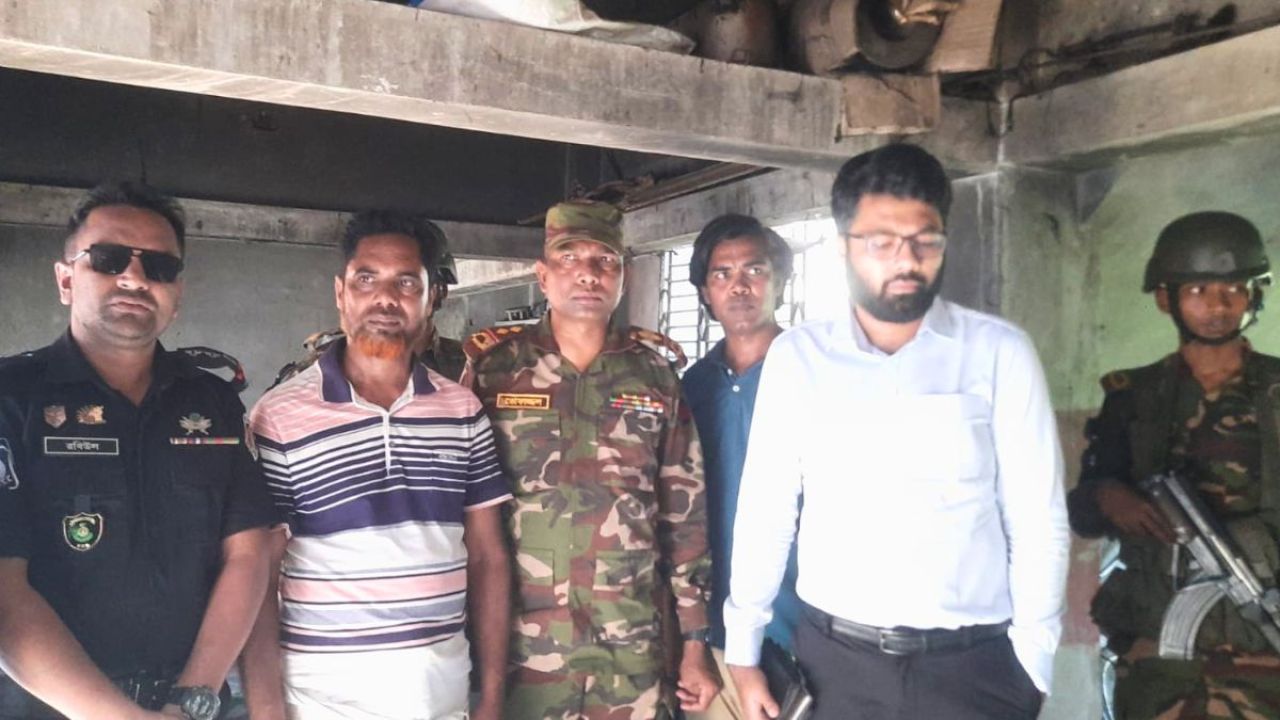 সাতক্ষীরায় ইউপি চেয়ারম্যানের বাড়ি থেকে ১২০০ লিটার ডিজেল জব্দ