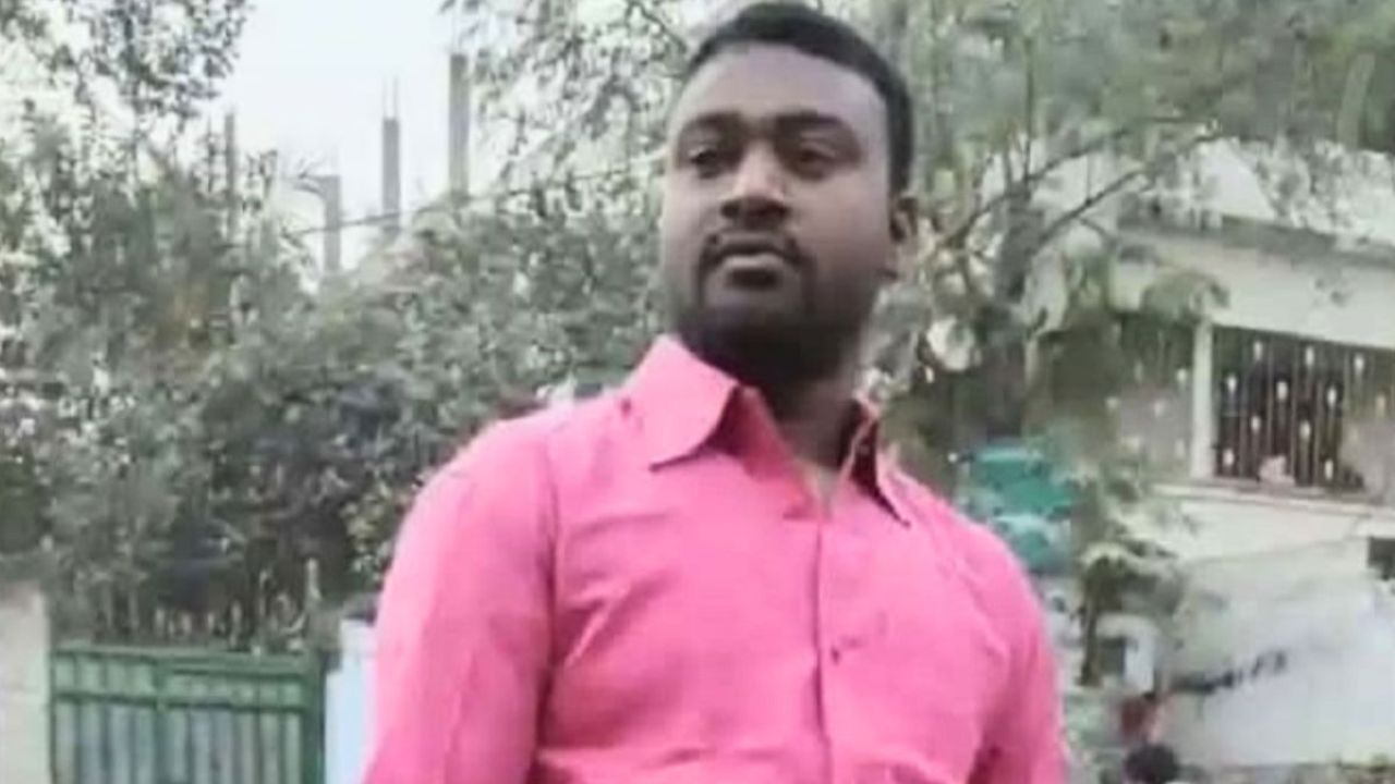 খুলনায় চায়ের দোকানে ঢুকে তাঁতী দল নেতাকে কুপিয়ে হত্যা