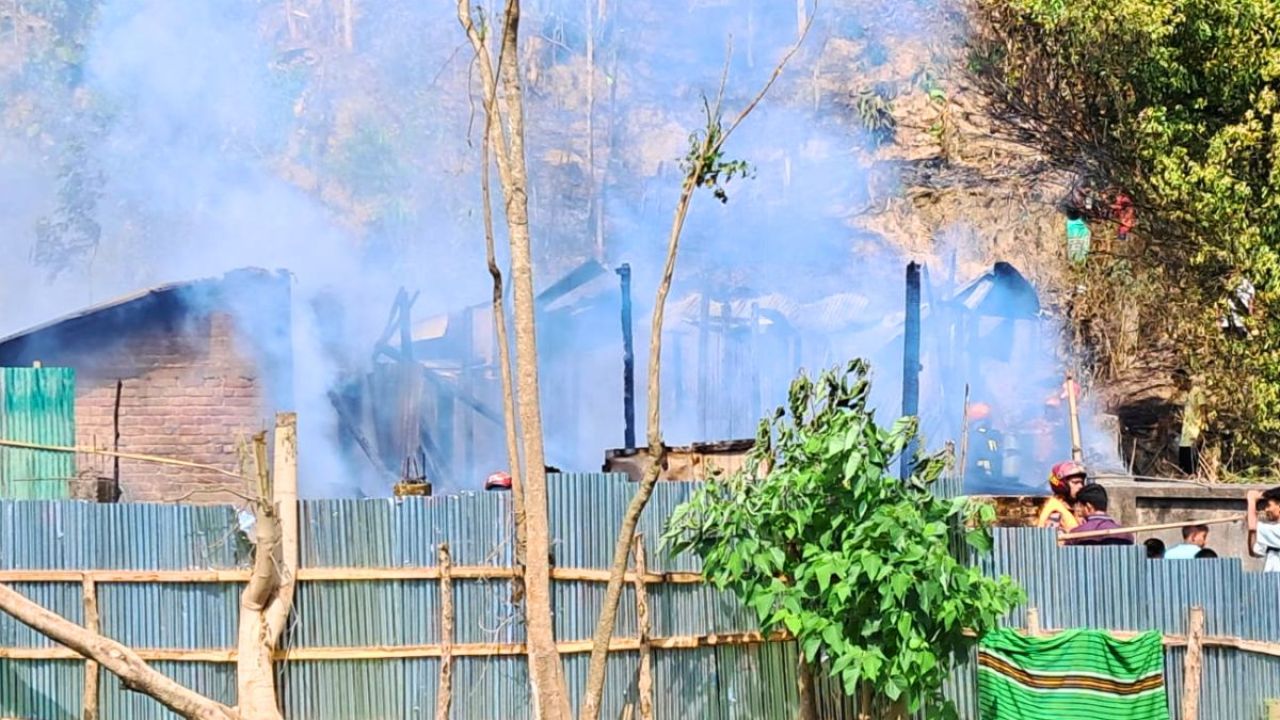  বান্দরবানে নিজের দেওয়া আগুনে পুড়ে নারীর মৃত্যু