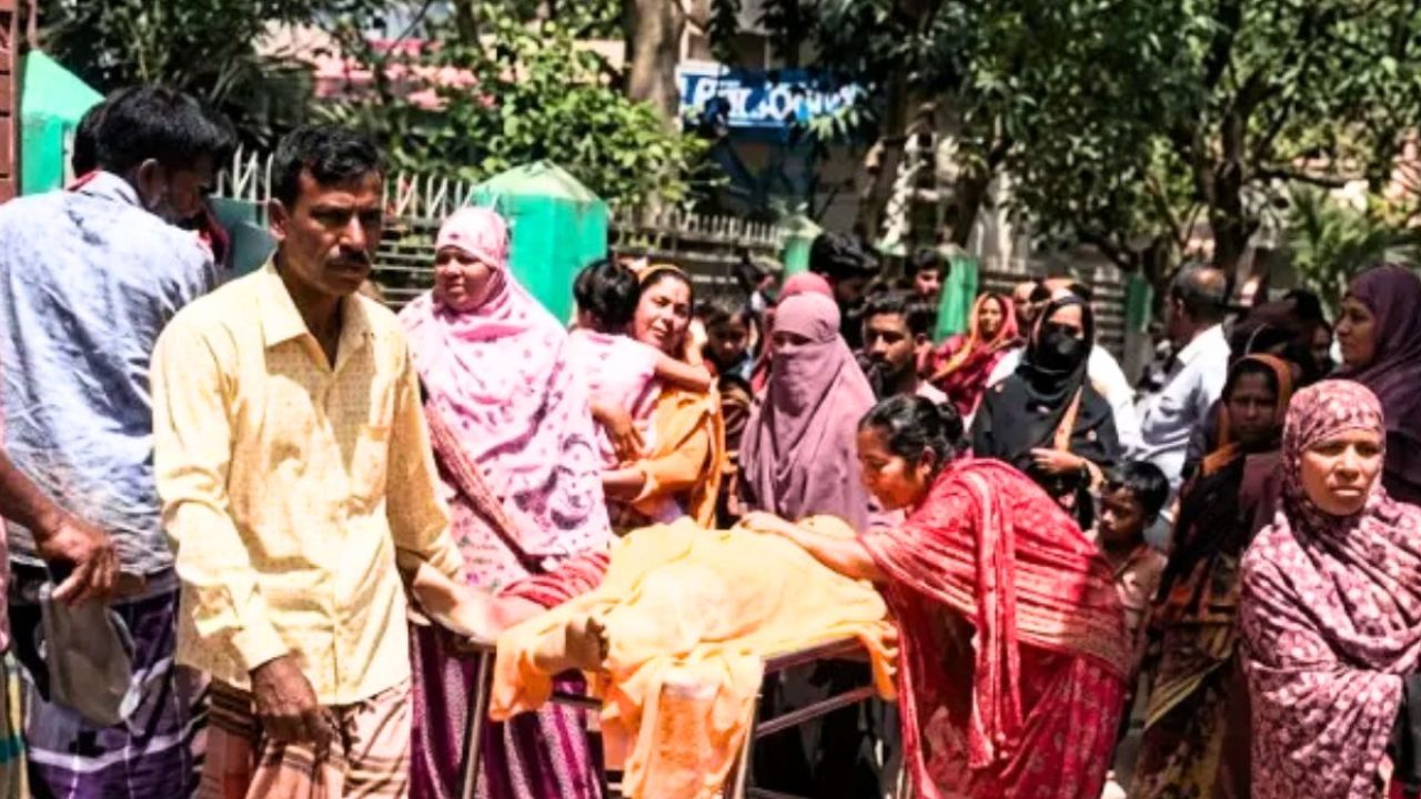 হাসপাতালে পৌঁছানোর আগেই শরীরে ছড়িয়ে পড়ে সাপের বিষ, তরুণীর মৃত্যু