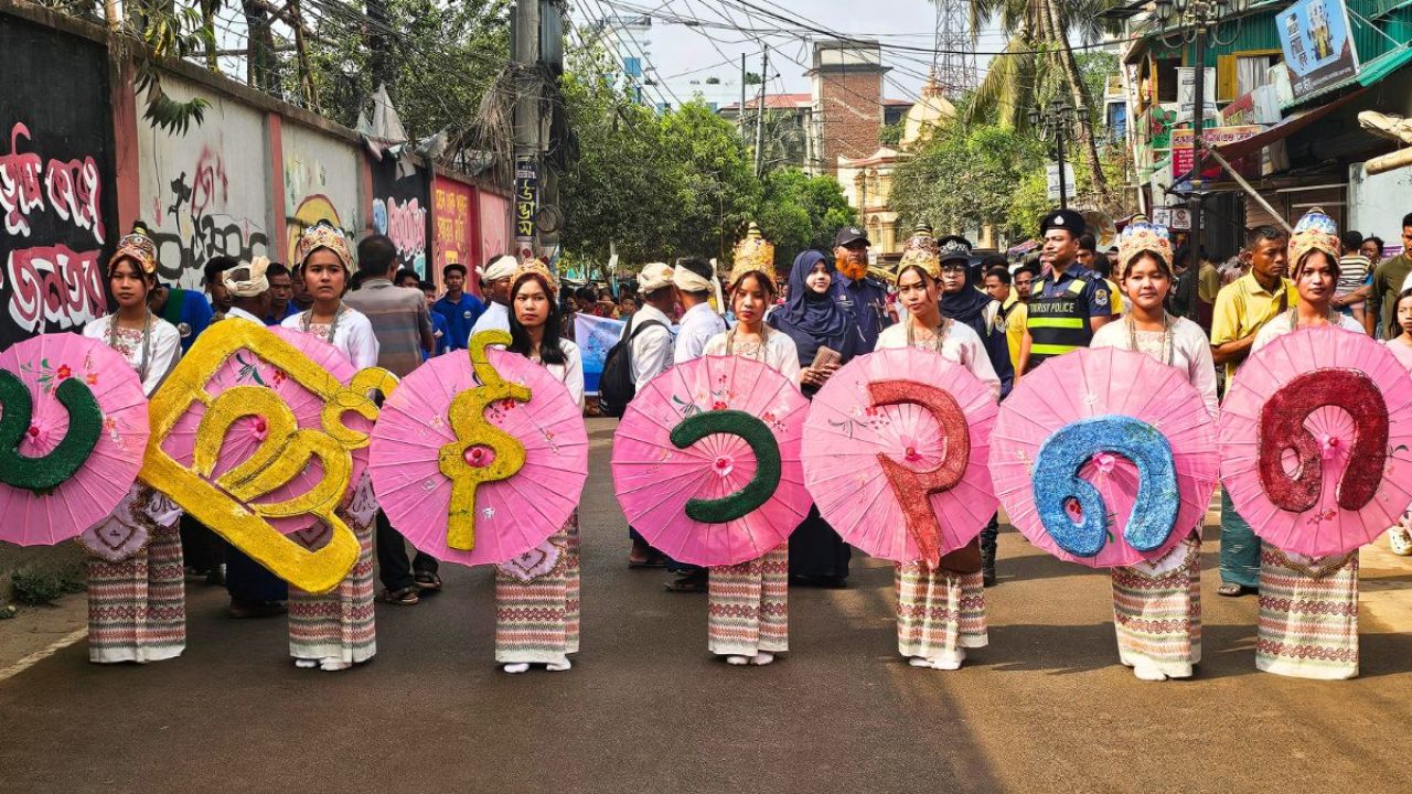 বর্ণাঢ্য শোভাযাত্রায় বান্দরবানে শুরু হলো সাংগ্রাই