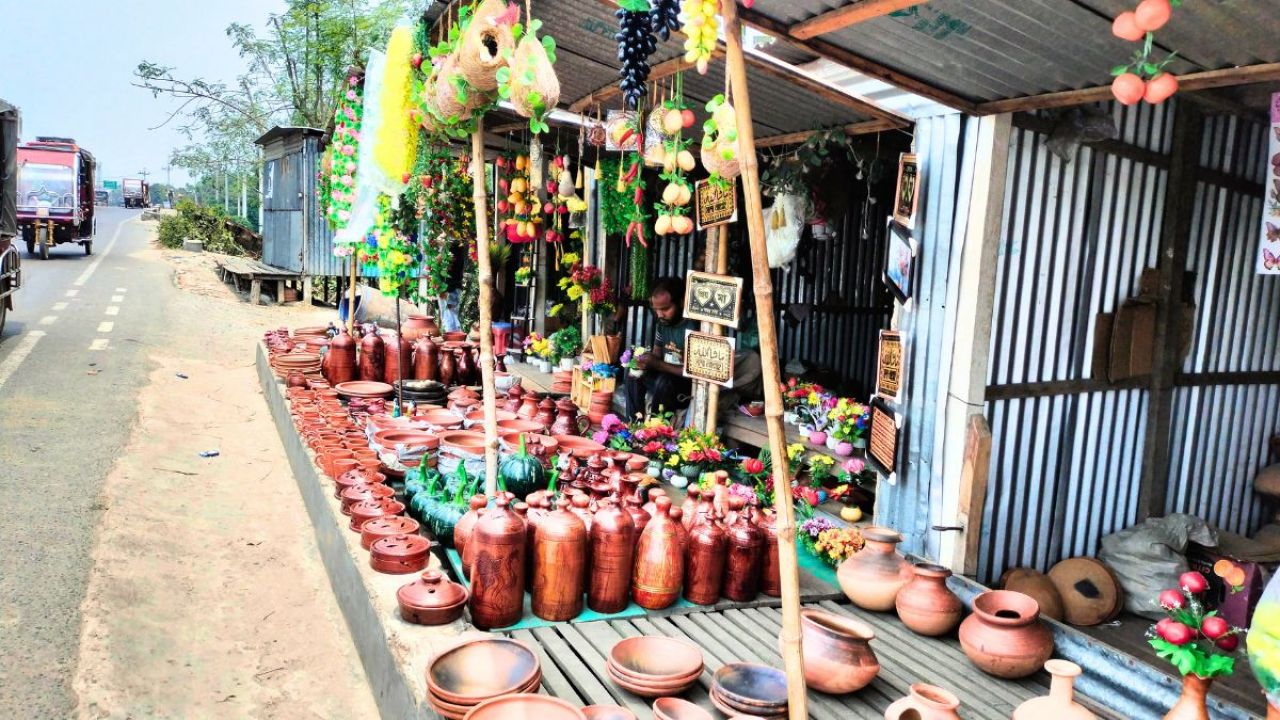 বৈশাখ ঘিরে আশায় বুক বেঁধেছেন মৃৎশিল্পীরা