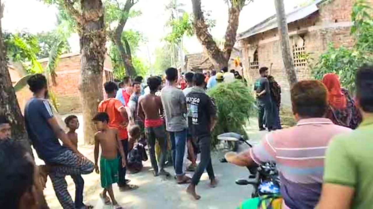 সাতক্ষীরায় বেপরোয়া ট্রলির ধাক্কায় প্রাণ গেল শিশুর