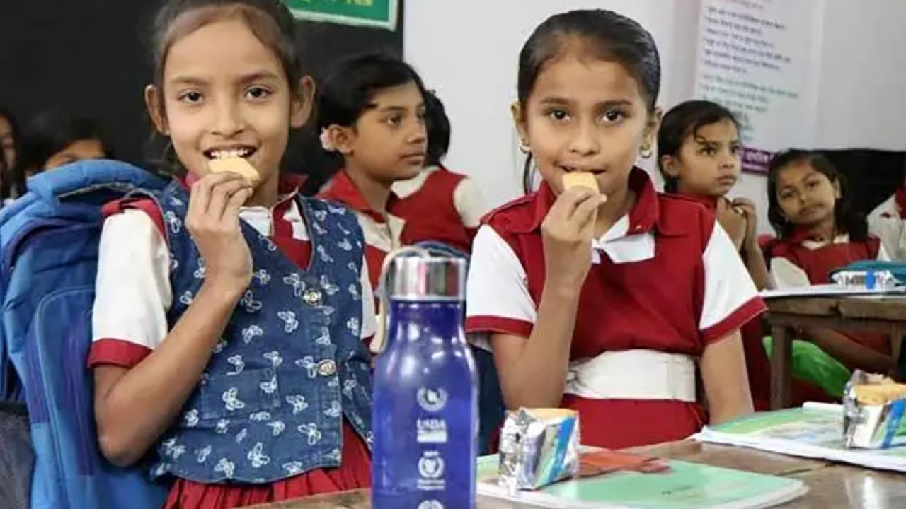 ৩৪৯ উপজেলায় বিস্তৃত হচ্ছে স্কুলের ‘মিড ডে মিল’