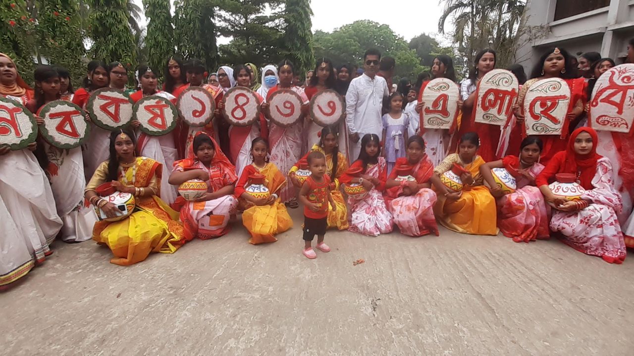 শোভাযাত্রায় বর্ষবরণ উৎসবমুখর গোটা দেশ 