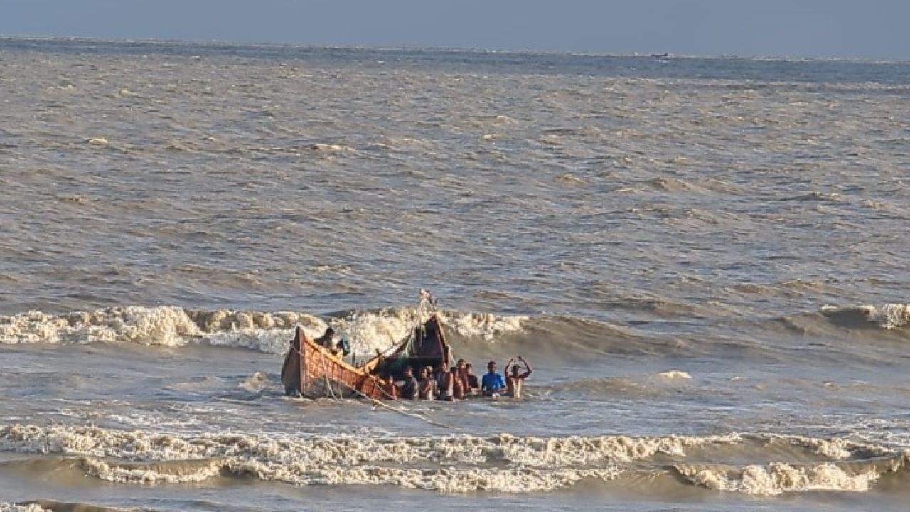 নির্ভুল পূর্বাভাস-প্রযুক্তির নিশ্চয়তা চান জেলেরা