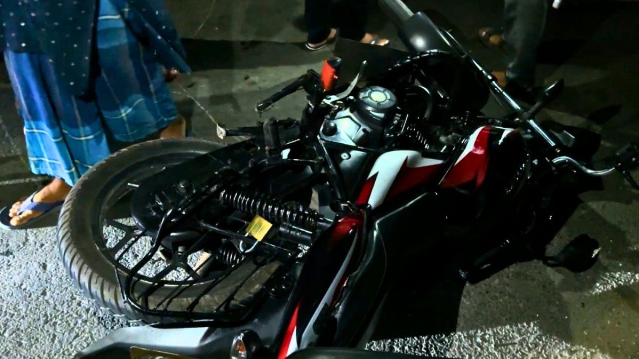 খুলনায় বাসের ধাক্কায় প্রাণ হারালেন স্বামী-স্ত্রী