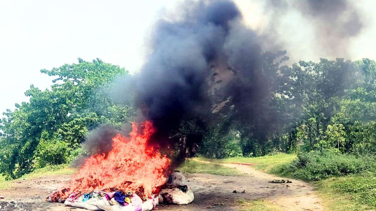 কুমিল্লায় ৪ কোটি টাকার ভারতীয় পণ্য ধ্বংস