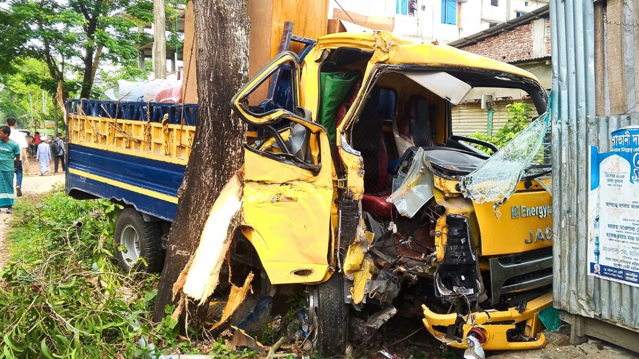 ট্রাকচাপায় সাবেক ব্যাংক কর্মকর্তা নিহত