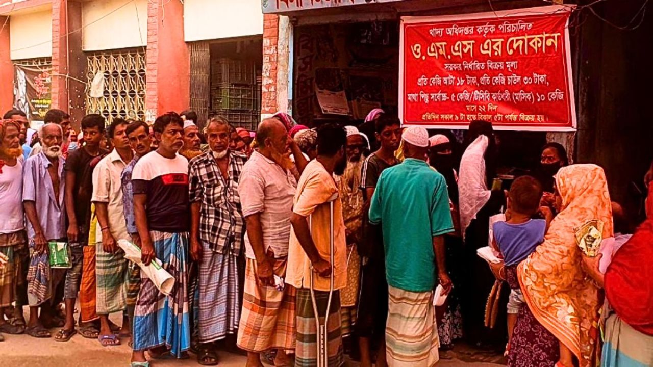 সান্তাহারে দেড় বছর ধরে বন্ধ ওএমএসের চাল-আটা বিক্রি