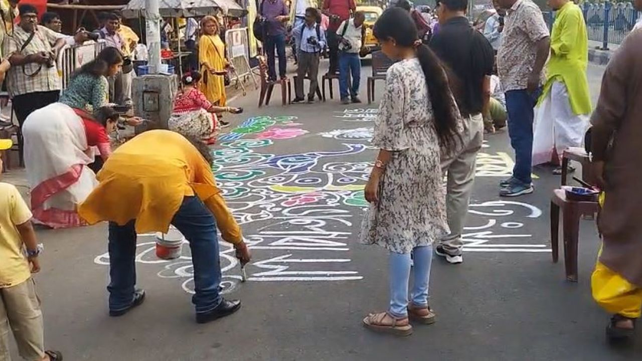 কলকাতায় বর্ষবরণে বাঙালিয়ানার মহামিলন