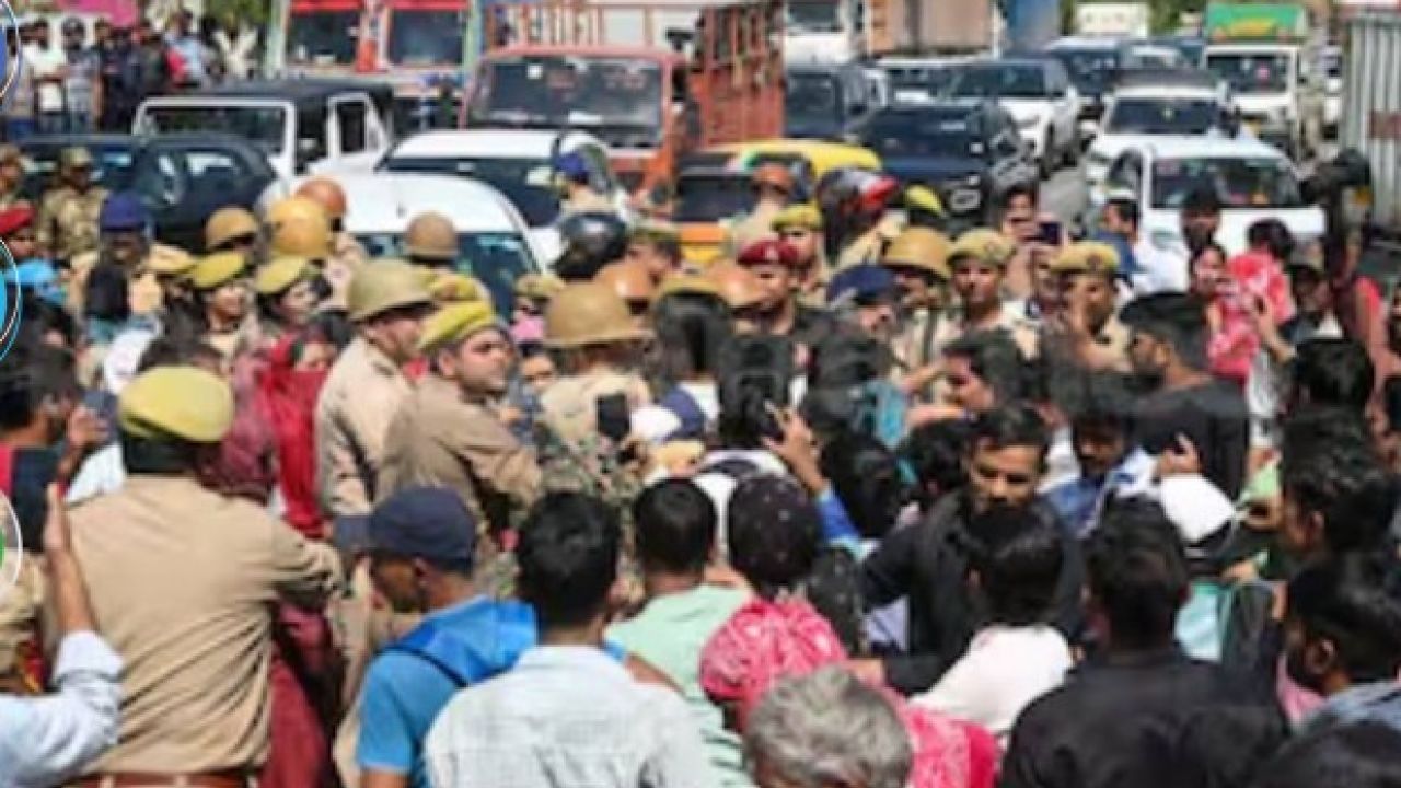 নয়ডার শ্রমিক বিক্ষোভে ‘বহিরাগত’ তত্ত্ব, ষড়যন্ত্রের অভিযোগে তৎপর প্রশাসন