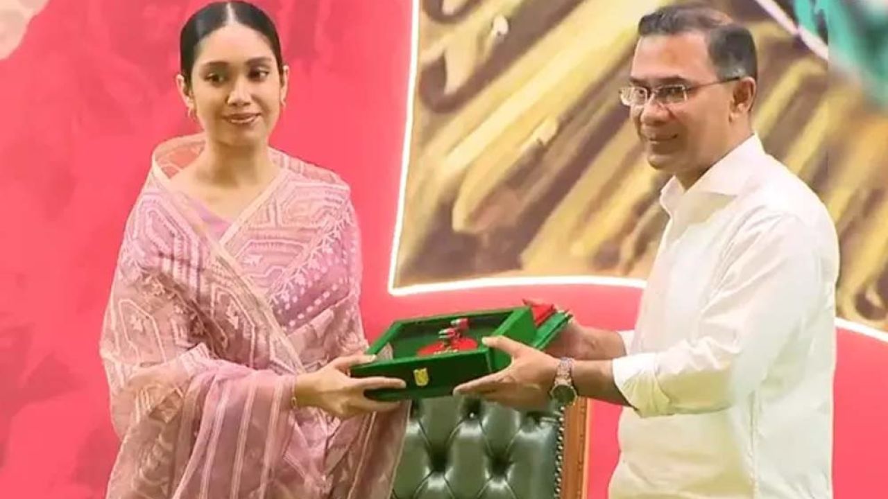 খালেদা জিয়ার পক্ষে স্বাধীনতা পদক গ্রহণ করলেন জাইমা রহমান