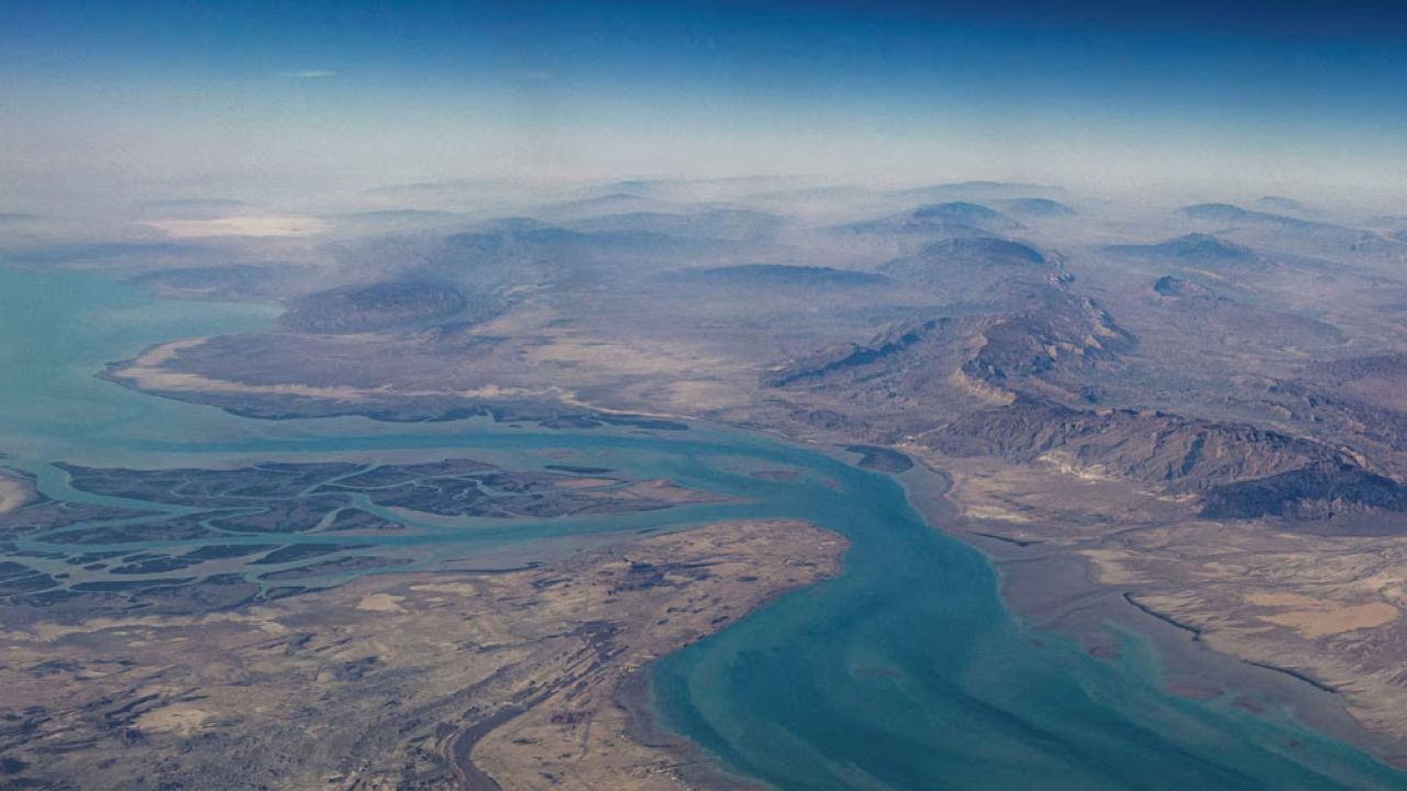 হরমুজ প্রণালি খুলে দেওয়ার আহ্বান চীনের