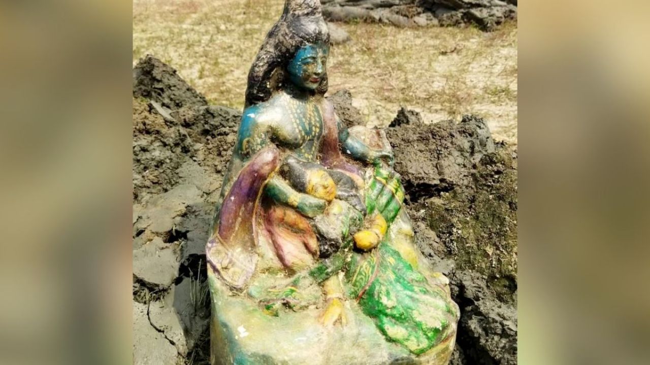 পুকুর সংস্কারে মিলল রাধাগোবিন্দ মূর্তি