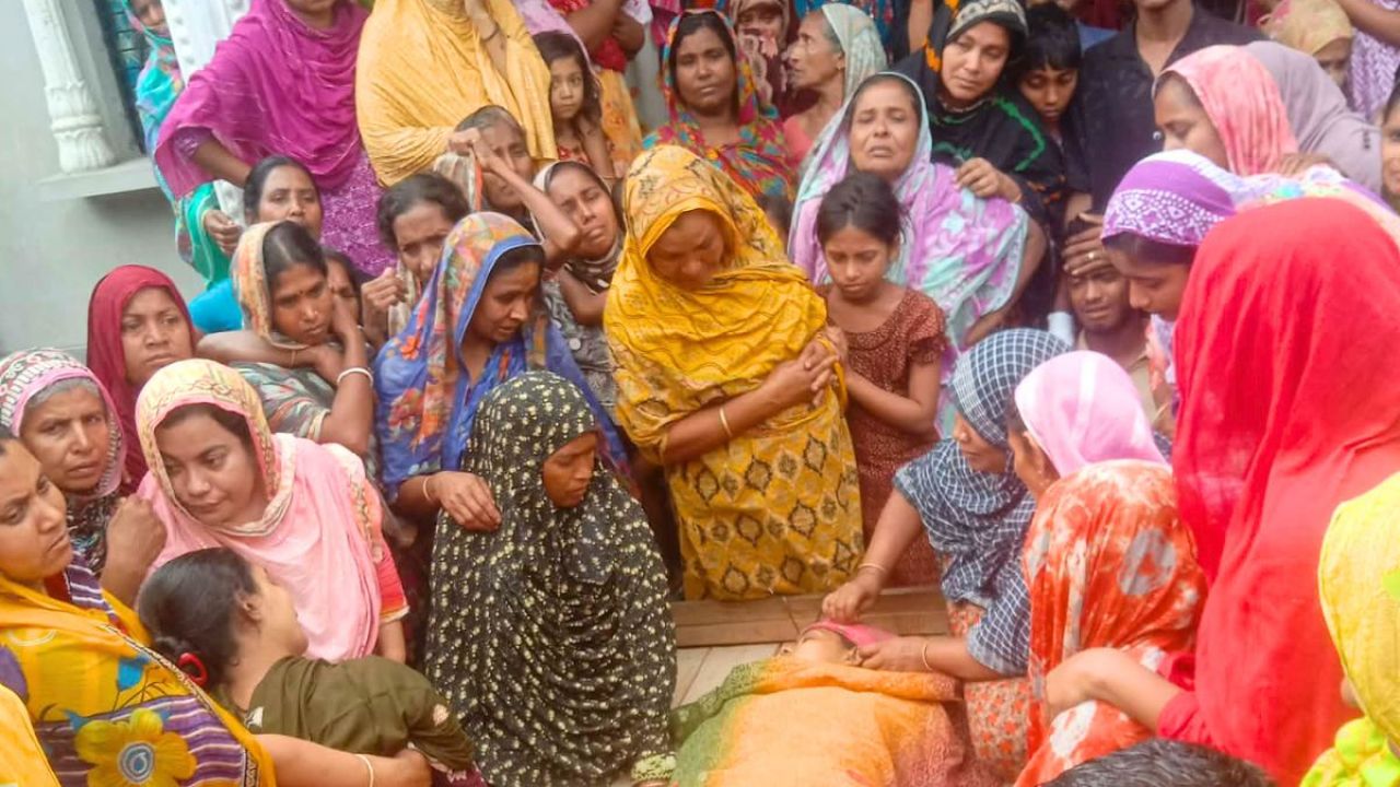 মহেশপুরে বজ্রপাতে গৃহবধূর মৃত্যু