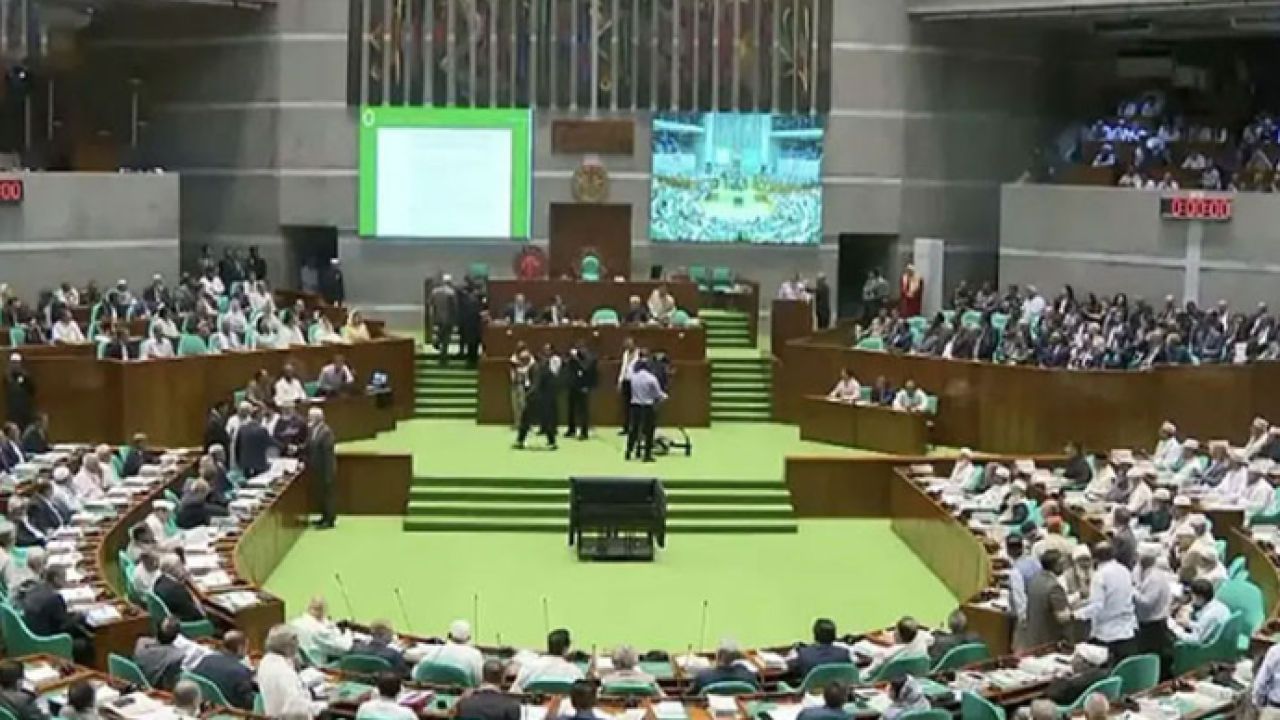 সংসদে এমপি আখতারের প্রশ্নের জবাব কবিতার ছন্দে দিলেন আইনমন্ত্রী