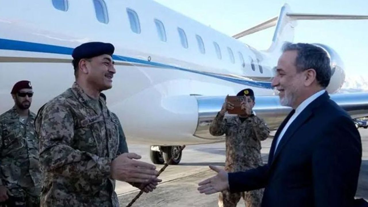 তেহরানে পেজেশকিয়ান-আসিম মুনির বৈঠক: গুরুত্ব পেল মধ্যপ্রাচ্য শান্তি আলোচনা