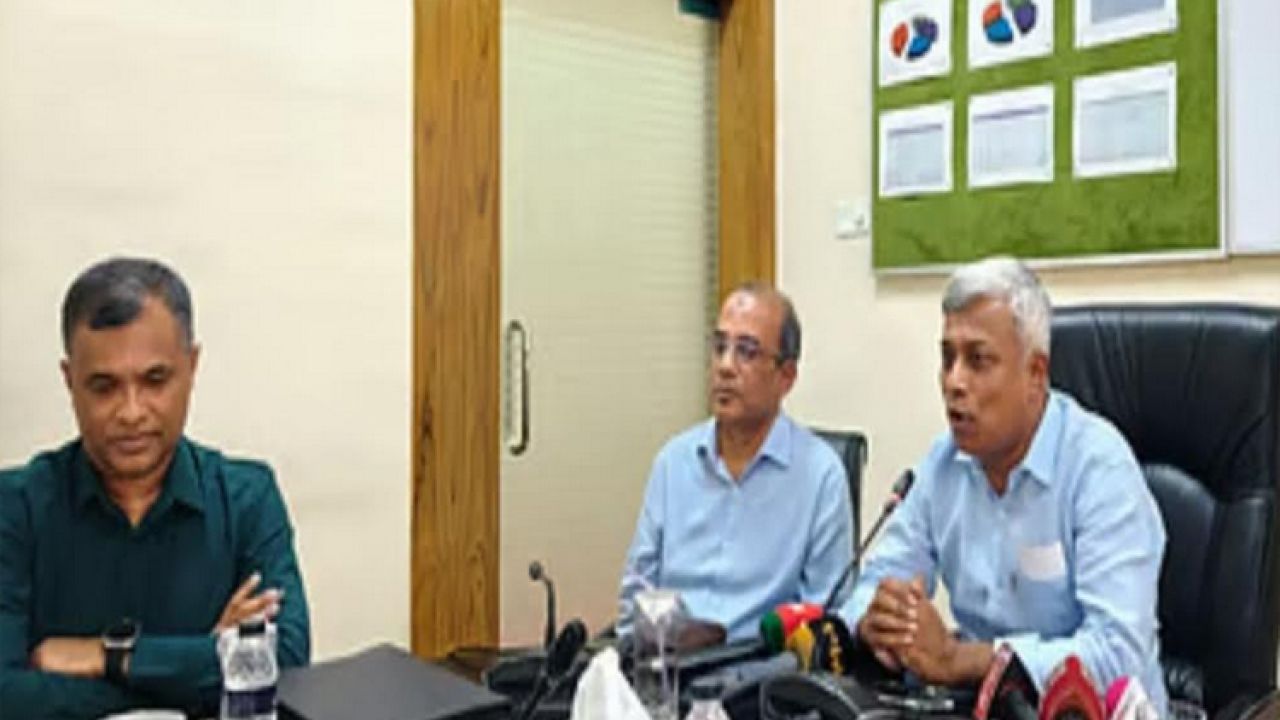 রেকর্ড পরিমাণ জ্বালানি মজুত, চিন্তার কারণ নেই: পতেঙ্গায় প্রতিমন্ত্রী