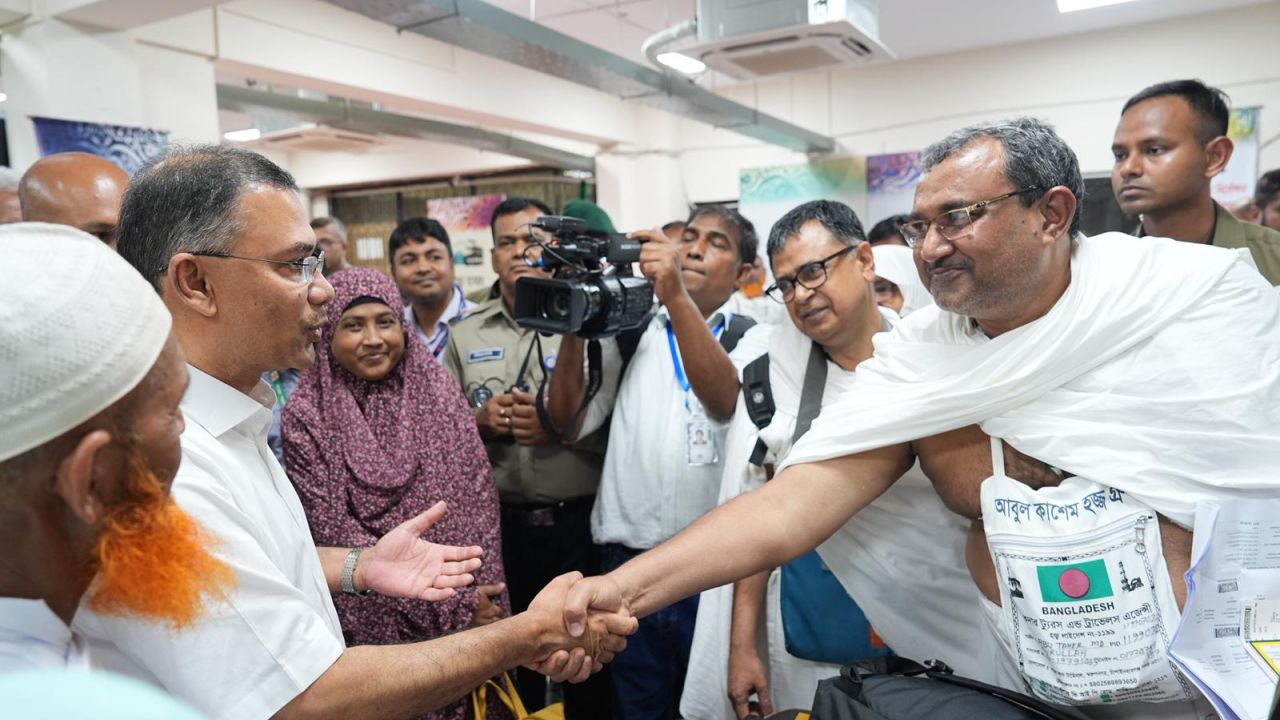 হজের প্রথম ফ্লাইটের উদ্বোধন করলেন প্রধানমন্ত্রী