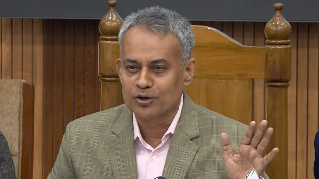 হরমুজে আটকে থাকা ‘জয়যাত্রা’ নিয়ে কূটনৈতিক তৎপরতা চলছে: নৌপরিবহনমন্ত্রী