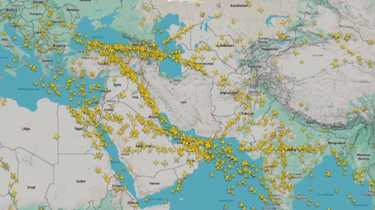 আকাশসীমা আংশিকভাবে খুলে দিয়েছে ইরান