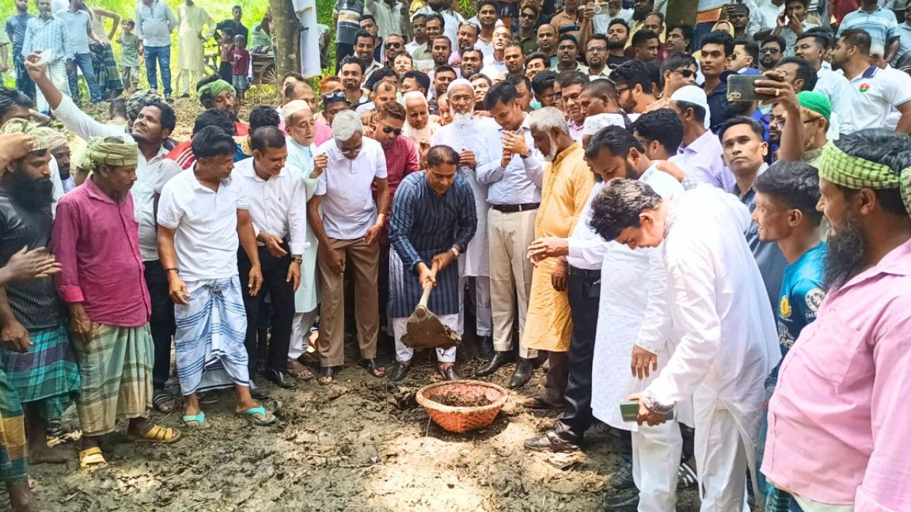 কৃষকের ভাগ্যোন্নয়নে মাদারীপুরে খাল খনন কর্মসূচির উদ্বোধন