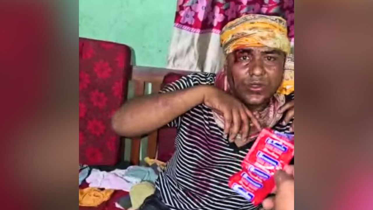 গভীর রাতে আসামির বাড়িতে এএসআইকে গণপিটুনি, ভিডিও ভাইরাল