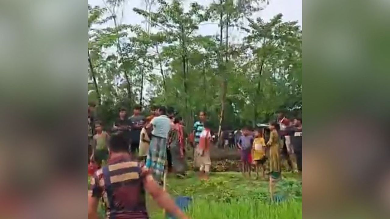 পুকুরে মাছ ধরতে গিয়ে বজ্রপাতে ২ জনের প্রাণহানি, আহত ৯