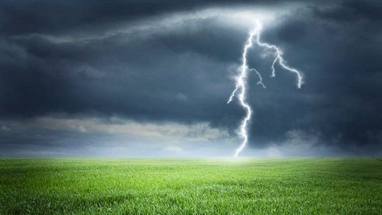 হাওরে মাছ ধরার সময় বজ্রপাতে জেলের প্রাণহানি