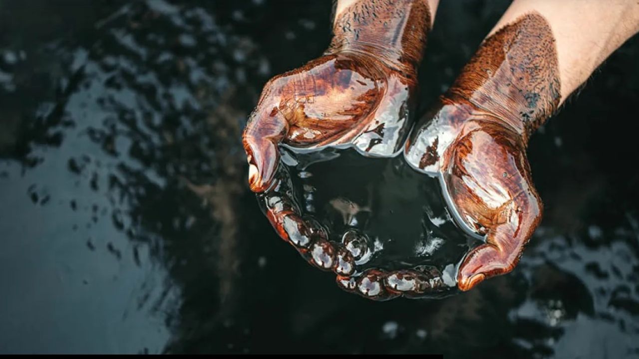 পৃথিবীর তেল চলবে আর ৫৩ বছর, এরপর...