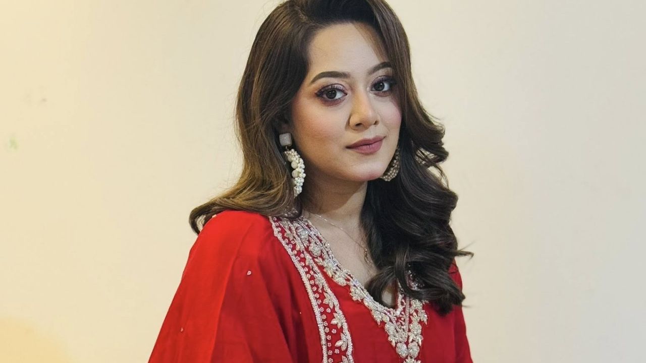 কাজে ফিরলেন দীঘি