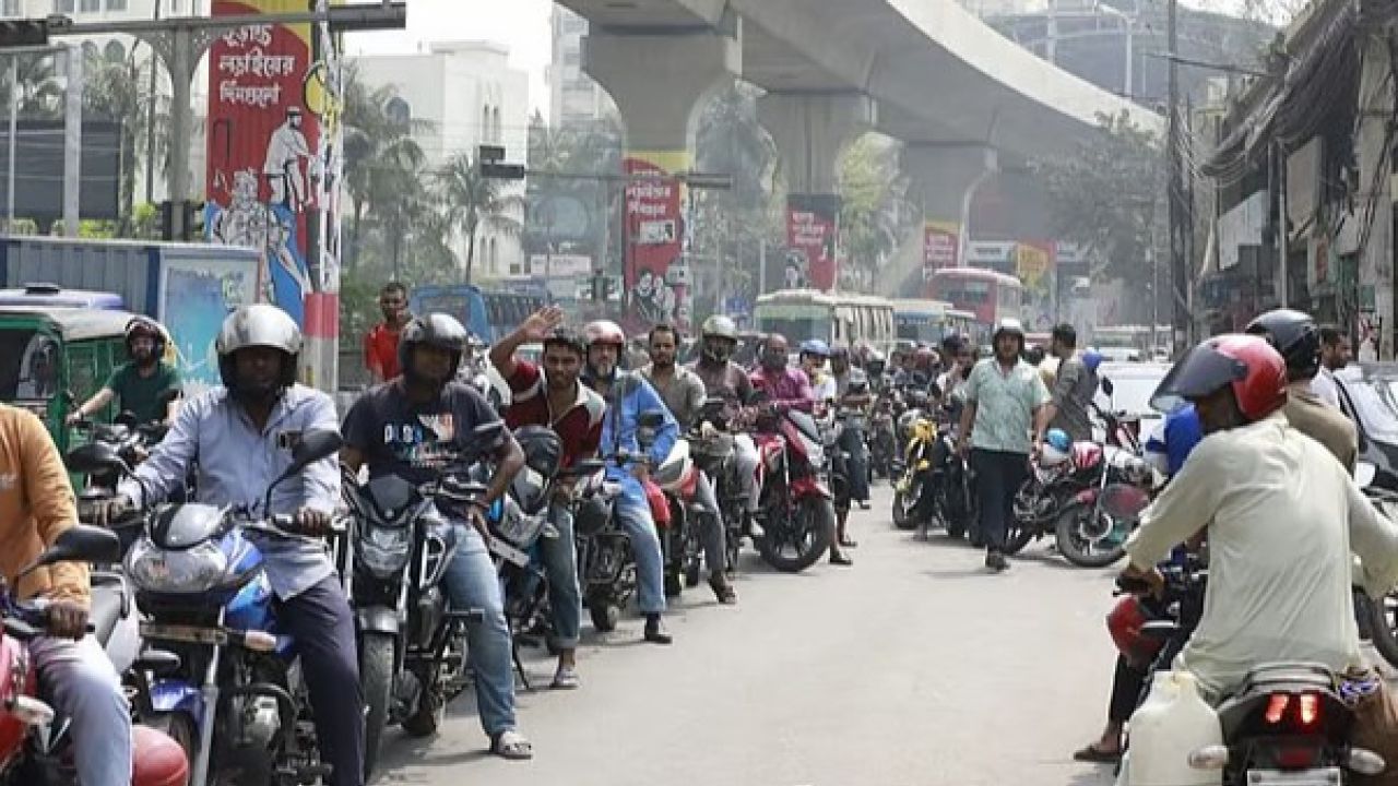 দেশের ইতিহাসে তেলের দাম সর্বোচ্চ: আজ থেকে কার্যকর নতুন দর